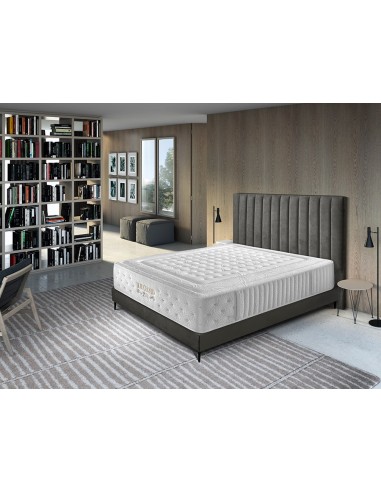Colchón Legend blanco con base gris oscuro en dormitorio moderno con cabecero tapizado