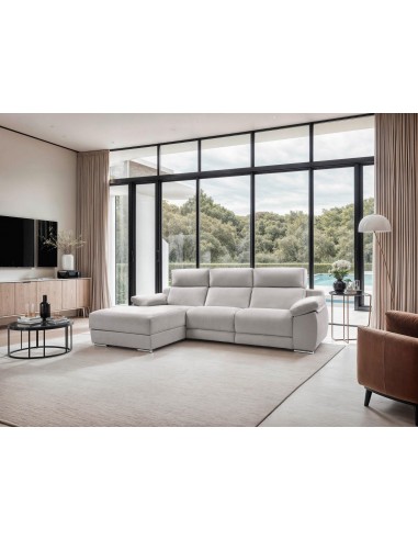 Sofá chaise longue relax motorizado gris claro de 3 plazas con mecanismo gravedad 0 en salón moderno