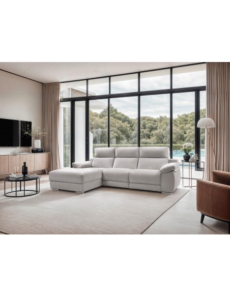 Sofá chaise longue relax motorizado gris claro de 3 plazas con mecanismo gravedad 0 en salón moderno