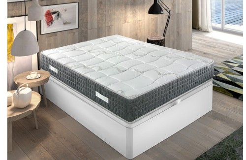 Colchón IDENTITY viscoelástico gris y blanco en cama tapizada, dormitorio moderno